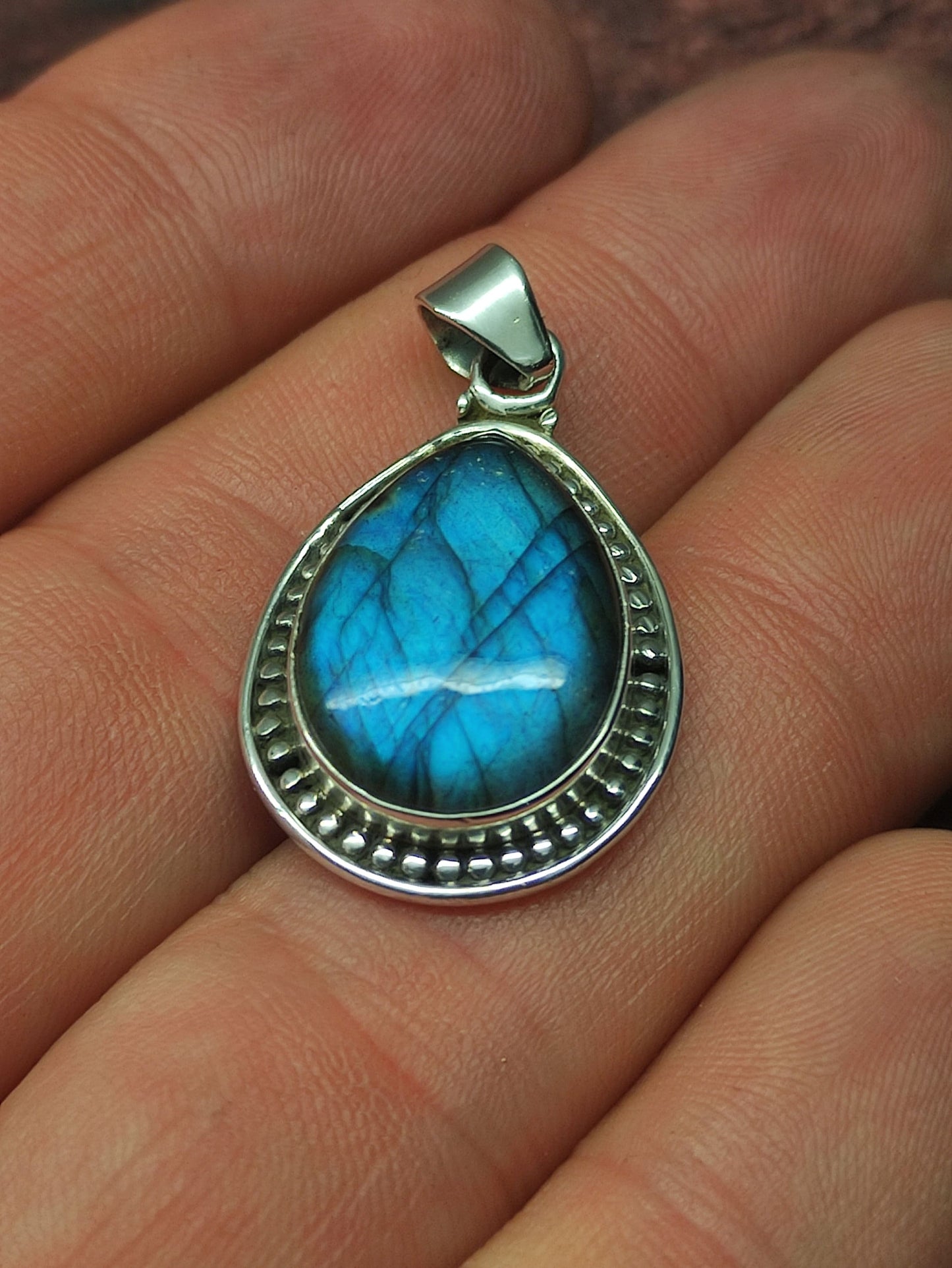 Silver labradorite pendant